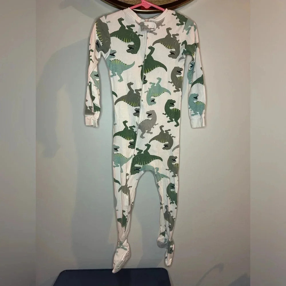carters  size 3t sleeper​